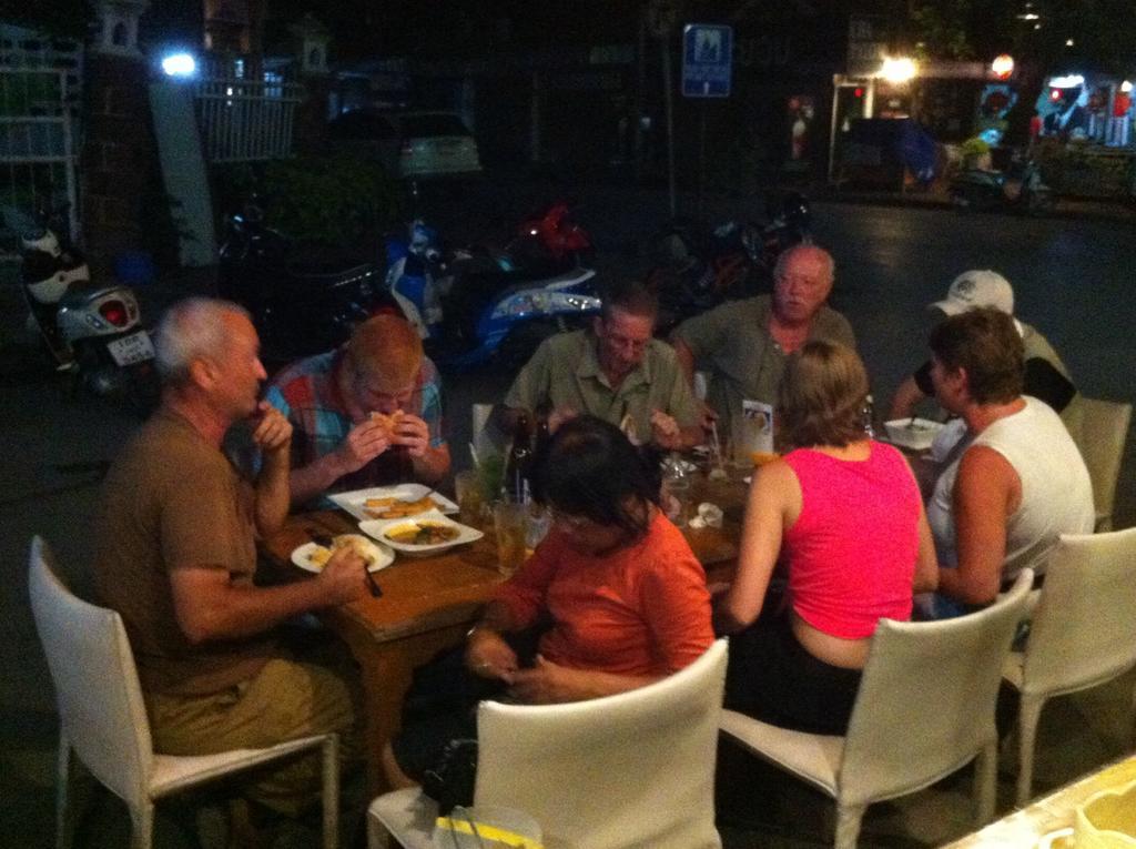 Noom Guesthouse Lopburi Exterior photo