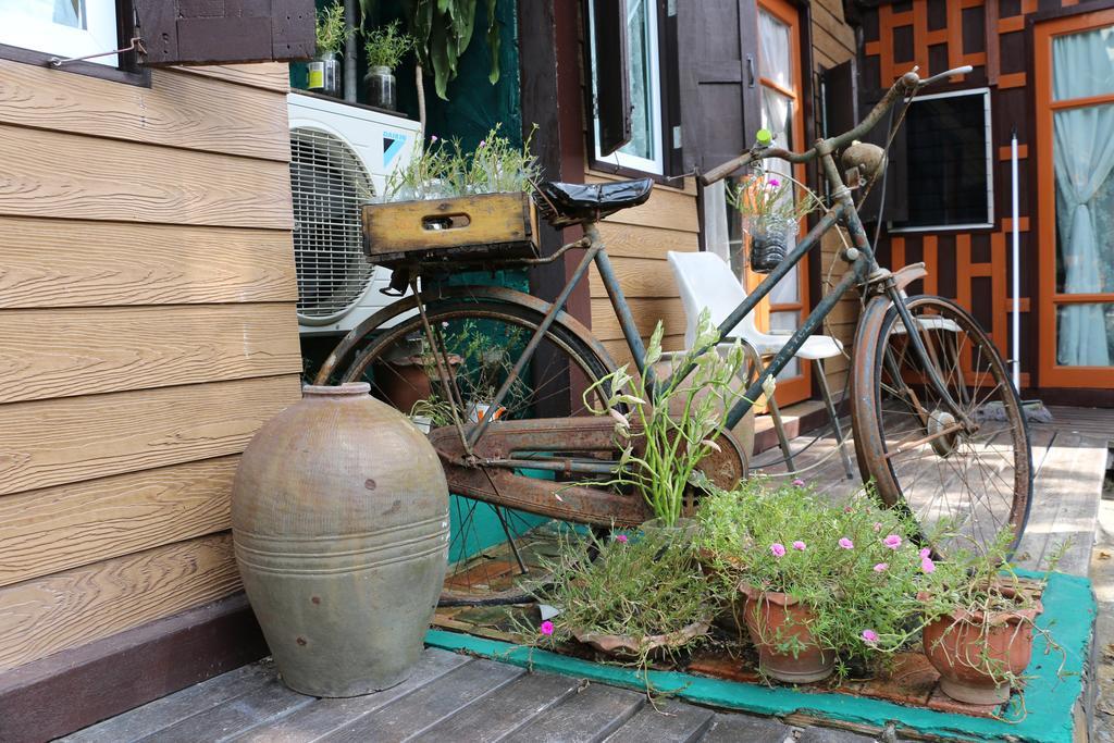 Noom Guesthouse Lopburi Exterior photo